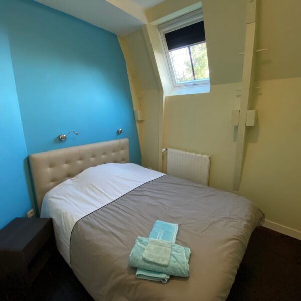 chambre comprenant un lit double appartement numéro 1